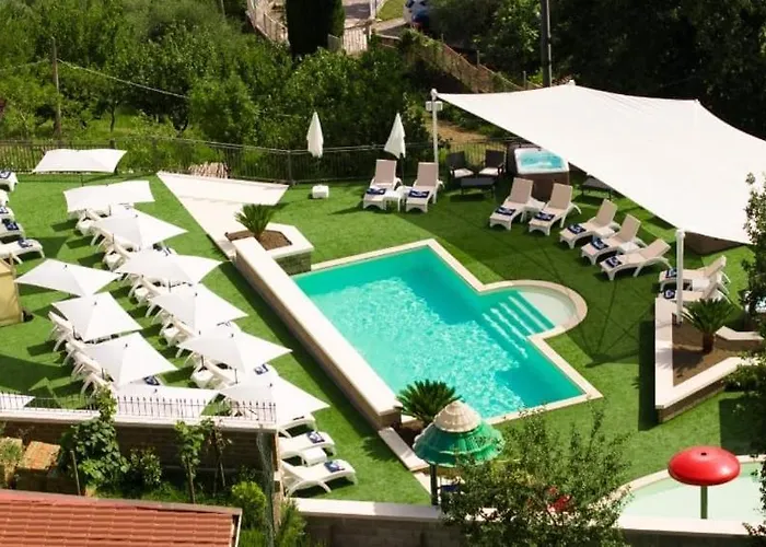 Tenuta Del Re Oda ve Kahvaltı Contrada (Campania)